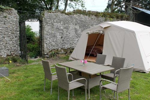 Walled Garden Safari Tent with Outdoor Seating